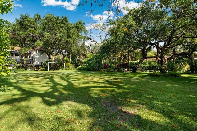 6801 SW 94th St, Pinecrest, FL 33156