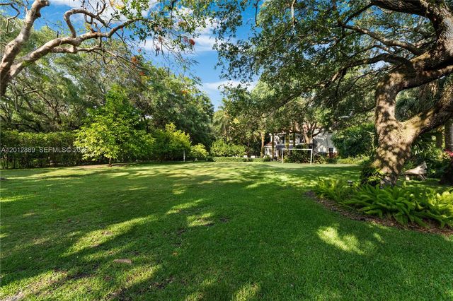 6801 SW 94th St, Pinecrest, FL 33156
