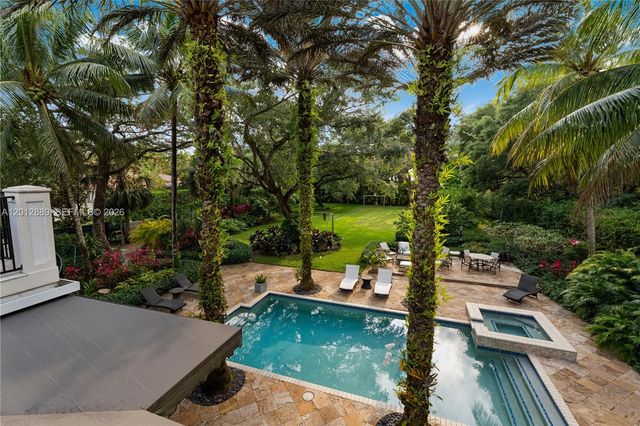 6801 SW 94th St, Pinecrest, FL 33156