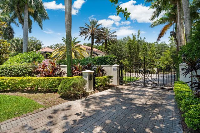 6801 SW 94th St, Pinecrest, FL 33156