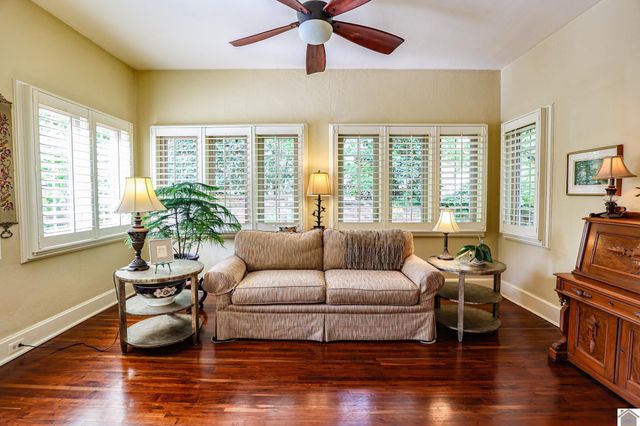116 Country Club Ln, Paducah, KY 42001