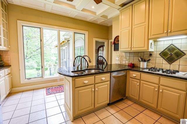 116 Country Club Ln, Paducah, KY 42001