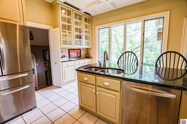 116 Country Club Ln, Paducah, KY 42001