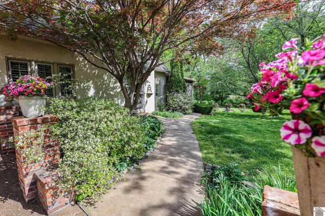 116 Country Club Ln, Paducah, KY 42001