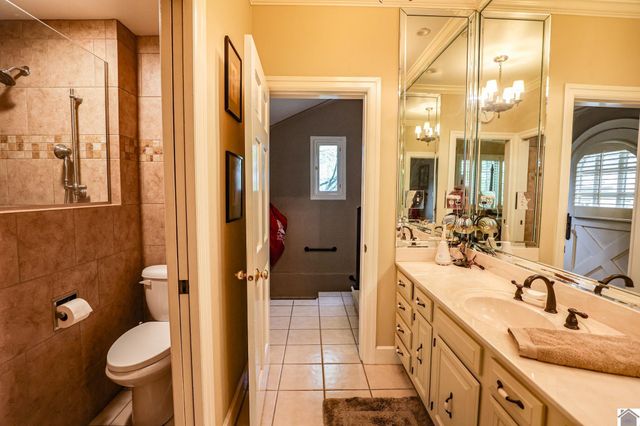 116 Country Club Ln, Paducah, KY 42001