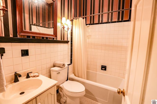 116 Country Club Ln, Paducah, KY 42001