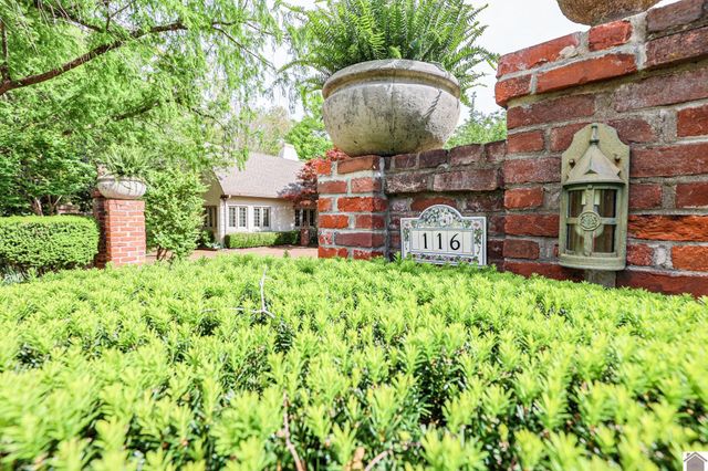 116 Country Club Ln, Paducah, KY 42001
