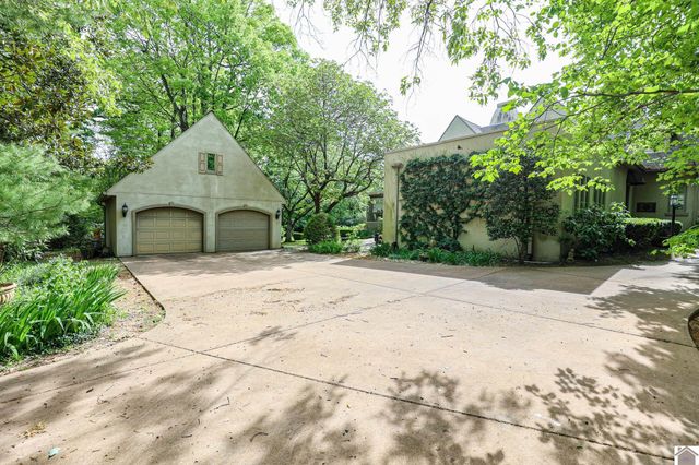 116 Country Club Ln, Paducah, KY 42001