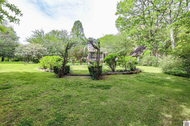 116 Country Club Ln, Paducah, KY 42001