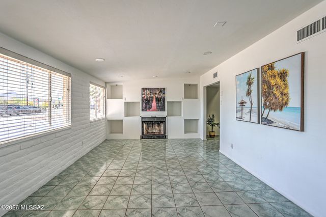 4400 W Ina Road, Tucson, AZ 85741