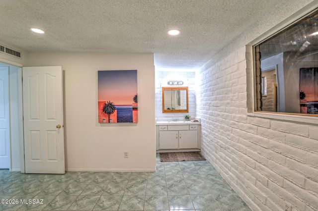 4400 W Ina Road, Tucson, AZ 85741
