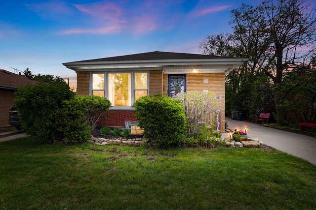 2711 Maple Avenue, Brookfield, IL 60513