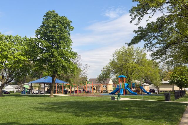 2711 Maple Avenue, Brookfield, IL 60513