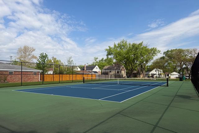 2711 Maple Avenue, Brookfield, IL 60513