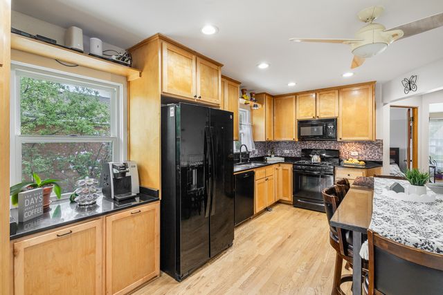 2711 Maple Avenue, Brookfield, IL 60513