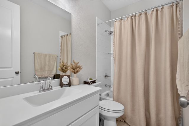 4213 S Pasture View Avenue, Midlothian, TX 76065