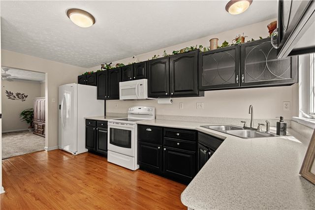 6305 Oyster Bay Ct, Bridgeville, PA 15017