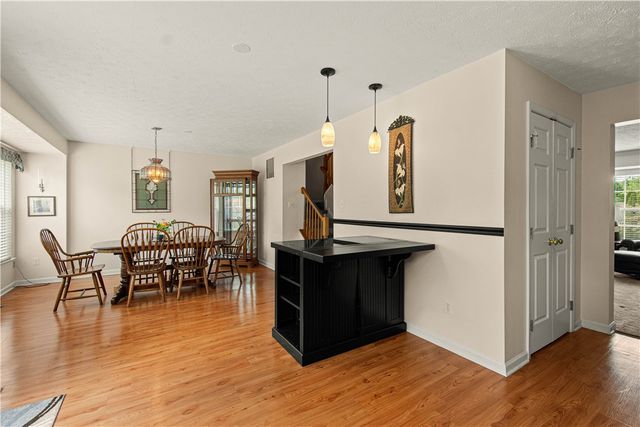 6305 Oyster Bay Ct, Bridgeville, PA 15017