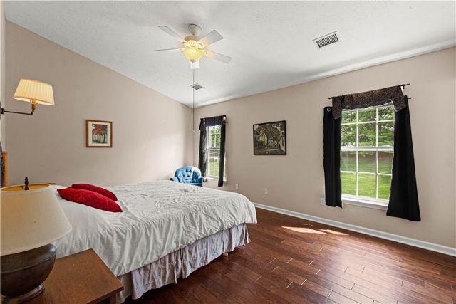 6305 Oyster Bay Ct, Bridgeville, PA 15017