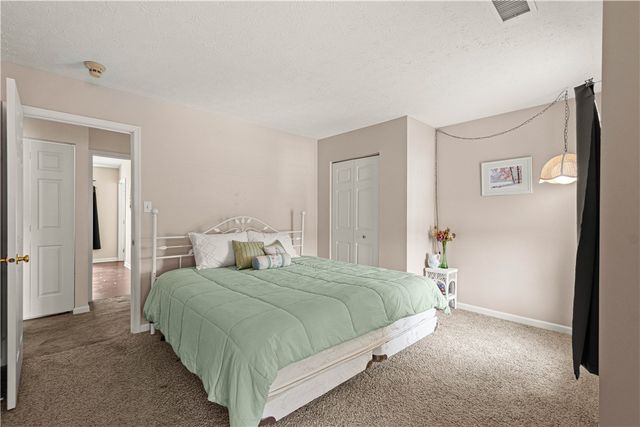 6305 Oyster Bay Ct, Bridgeville, PA 15017