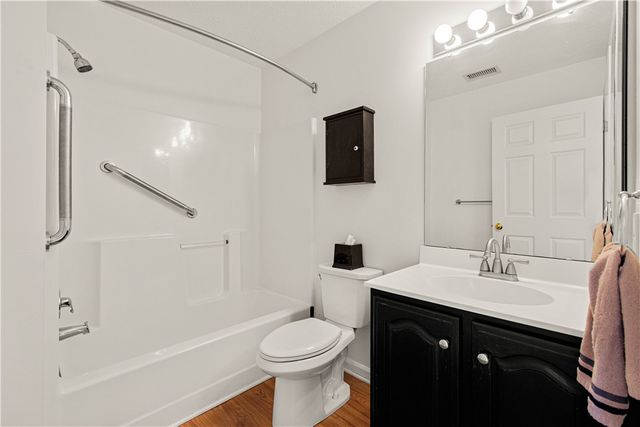 6305 Oyster Bay Ct, Bridgeville, PA 15017