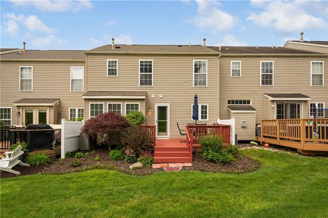 6305 Oyster Bay Ct, Bridgeville, PA 15017