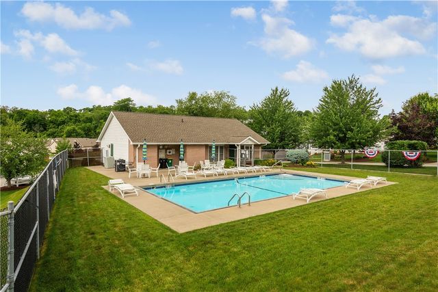 6305 Oyster Bay Ct, Bridgeville, PA 15017