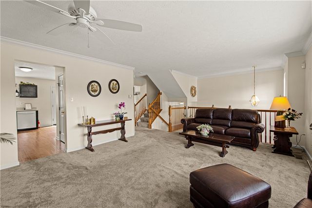 6305 Oyster Bay Ct, Bridgeville, PA 15017
