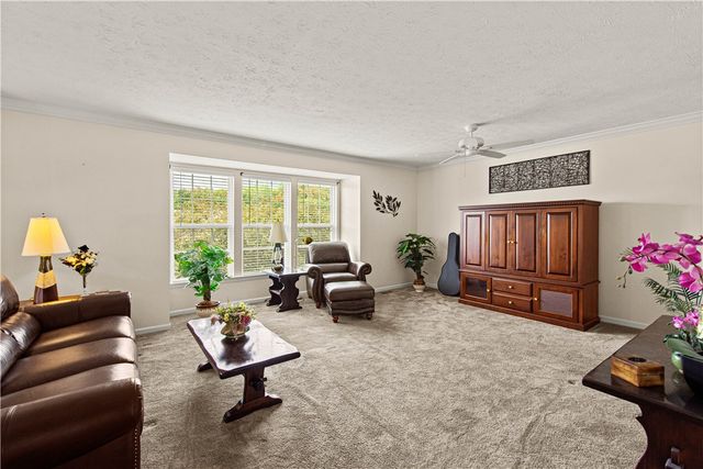 6305 Oyster Bay Ct, Bridgeville, PA 15017