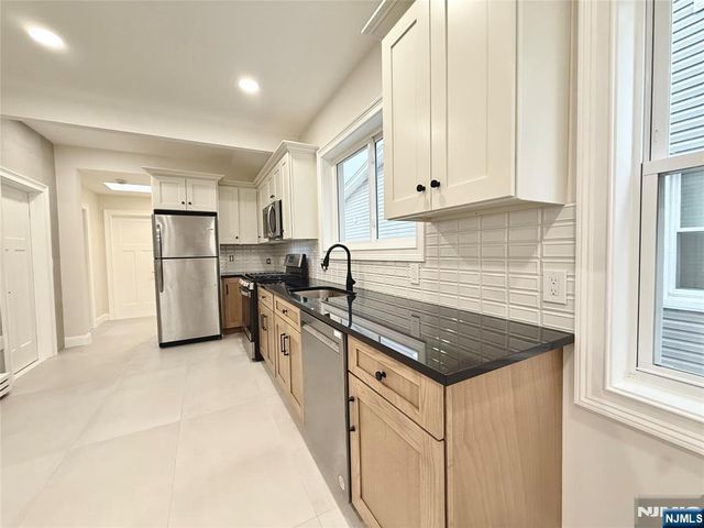 21 Livingston Avenue 1st fl, Lyndhurst, NJ 07071