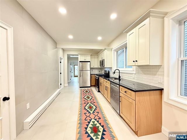 21 Livingston Avenue 1st fl, Lyndhurst, NJ 07071