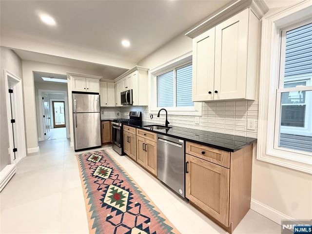 21 Livingston Avenue 1st fl, Lyndhurst, NJ 07071