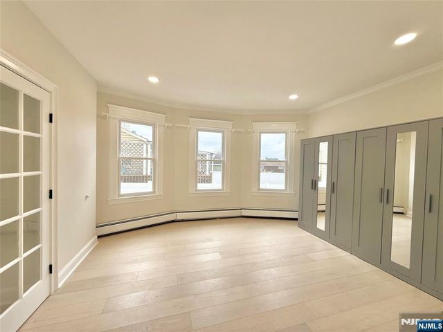 21 Livingston Avenue 1st fl, Lyndhurst, NJ 07071