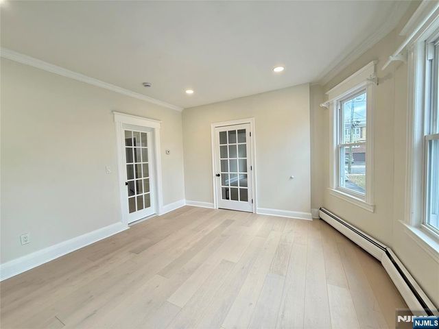 21 Livingston Avenue 1st fl, Lyndhurst, NJ 07071