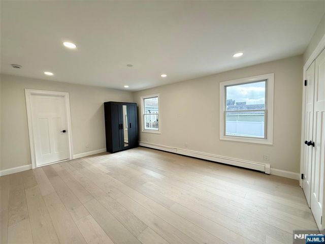 21 Livingston Avenue 1st fl, Lyndhurst, NJ 07071