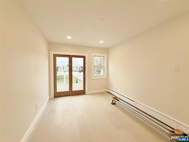 21 Livingston Avenue 1st fl, Lyndhurst, NJ 07071