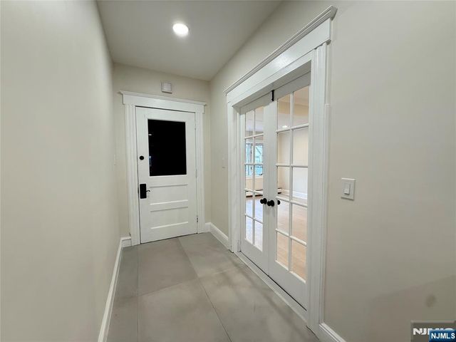 21 Livingston Avenue 1st fl, Lyndhurst, NJ 07071