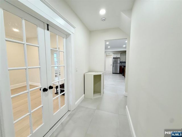 21 Livingston Avenue 1st fl, Lyndhurst, NJ 07071