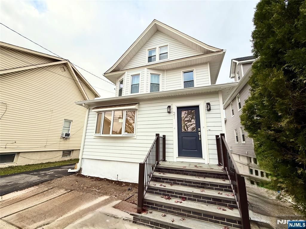 21 Livingston Avenue 1st fl, Lyndhurst, NJ 07071