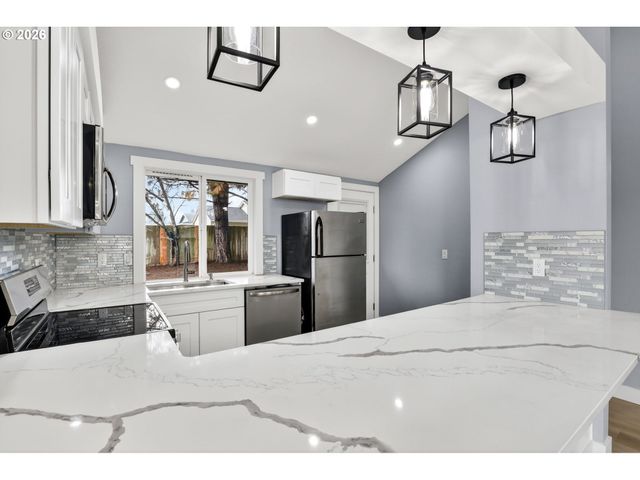 18830 Sw BUTTERNUT St, Beaverton, OR 97078