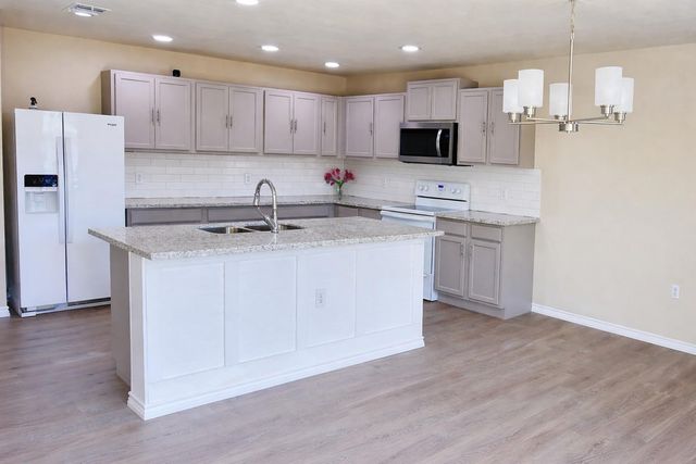 5211 Viewpoint DR, Austin, TX 78744