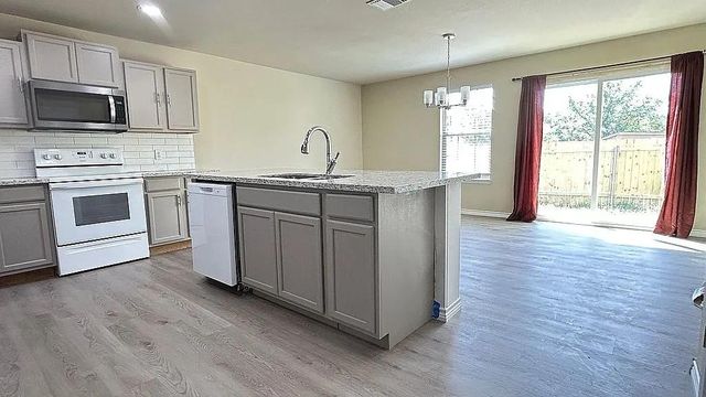 5211 Viewpoint DR, Austin, TX 78744