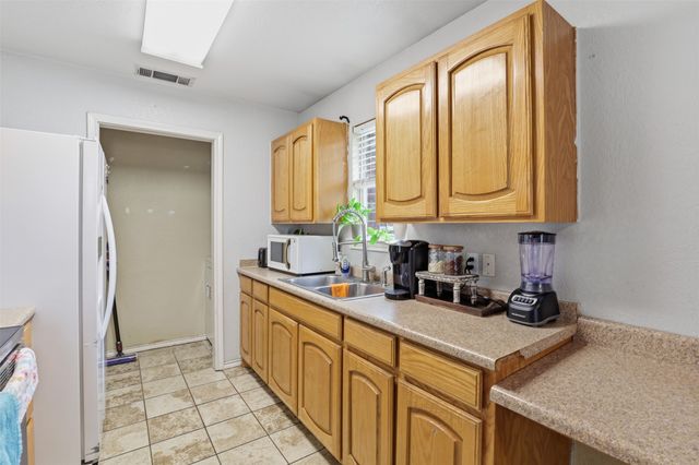 201 Eastland Street, Cleburne, TX 76031
