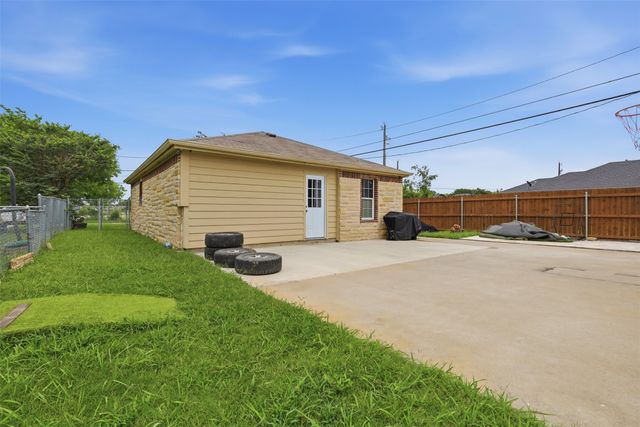 201 Eastland Street, Cleburne, TX 76031