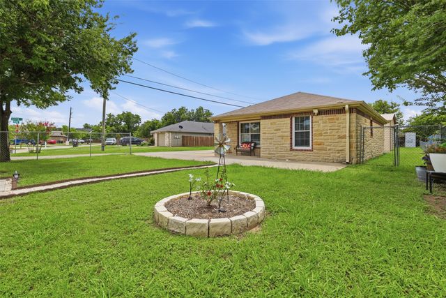 201 Eastland Street, Cleburne, TX 76031