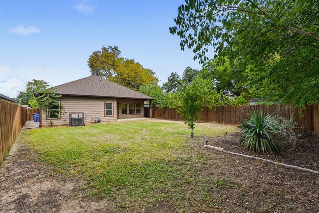 2404 Macon Street, Dallas, TX 75215