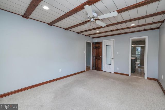 6 VAN GOGH CT, Trenton, NJ 08618