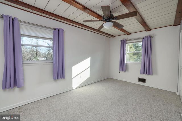 6 VAN GOGH CT, Trenton, NJ 08618