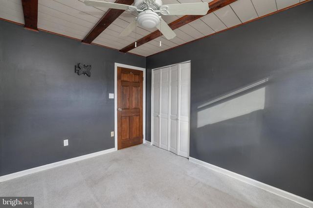 6 VAN GOGH CT, Trenton, NJ 08618