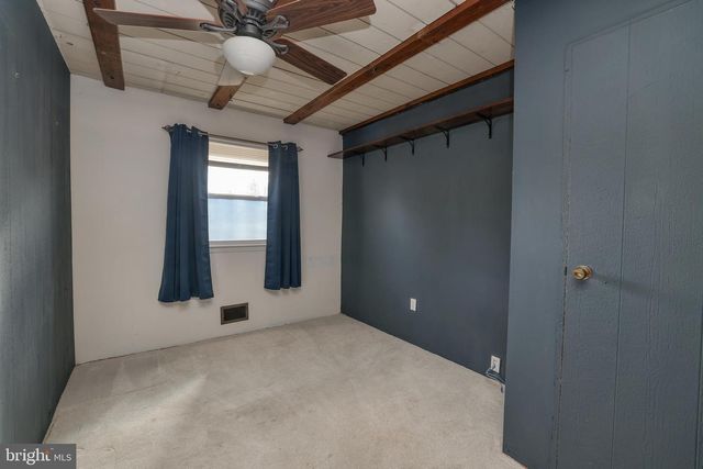 6 VAN GOGH CT, Trenton, NJ 08618